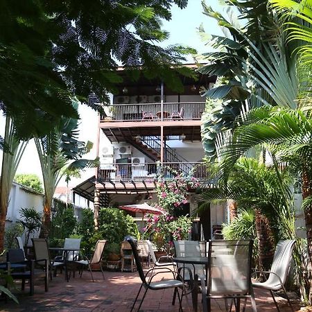 The Travellers Arms Hotel Chiang Mai Exterior photo