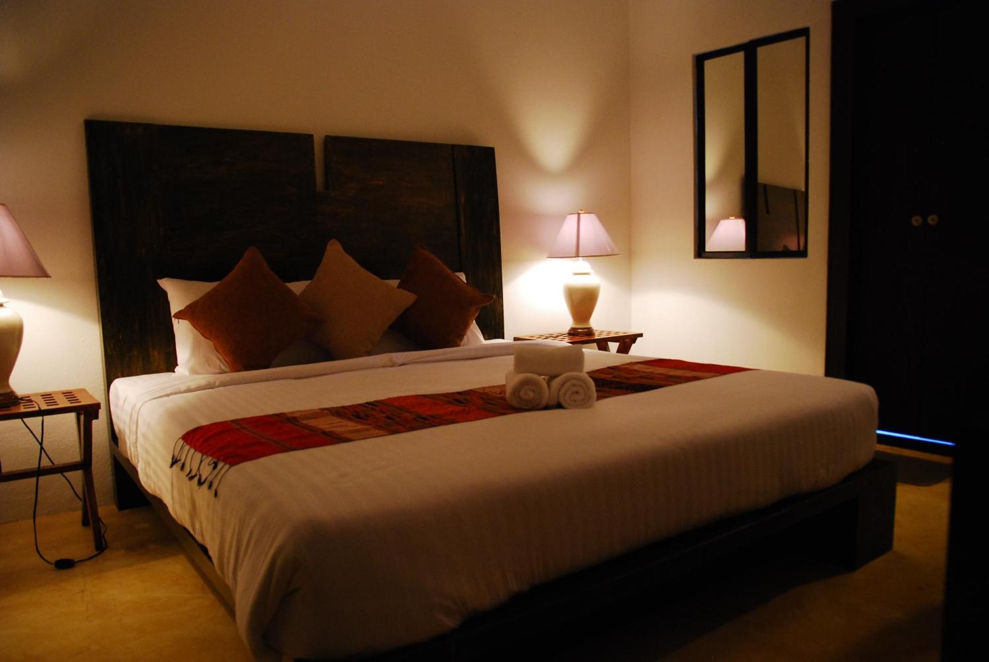 The Travellers Arms Hotel Chiang Mai Exterior photo