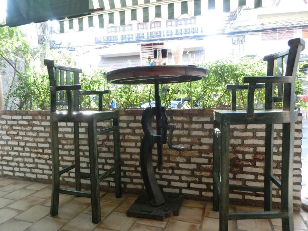 The Travellers Arms Hotel Chiang Mai Exterior photo