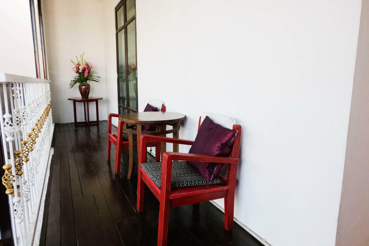The Travellers Arms Hotel Chiang Mai Exterior photo