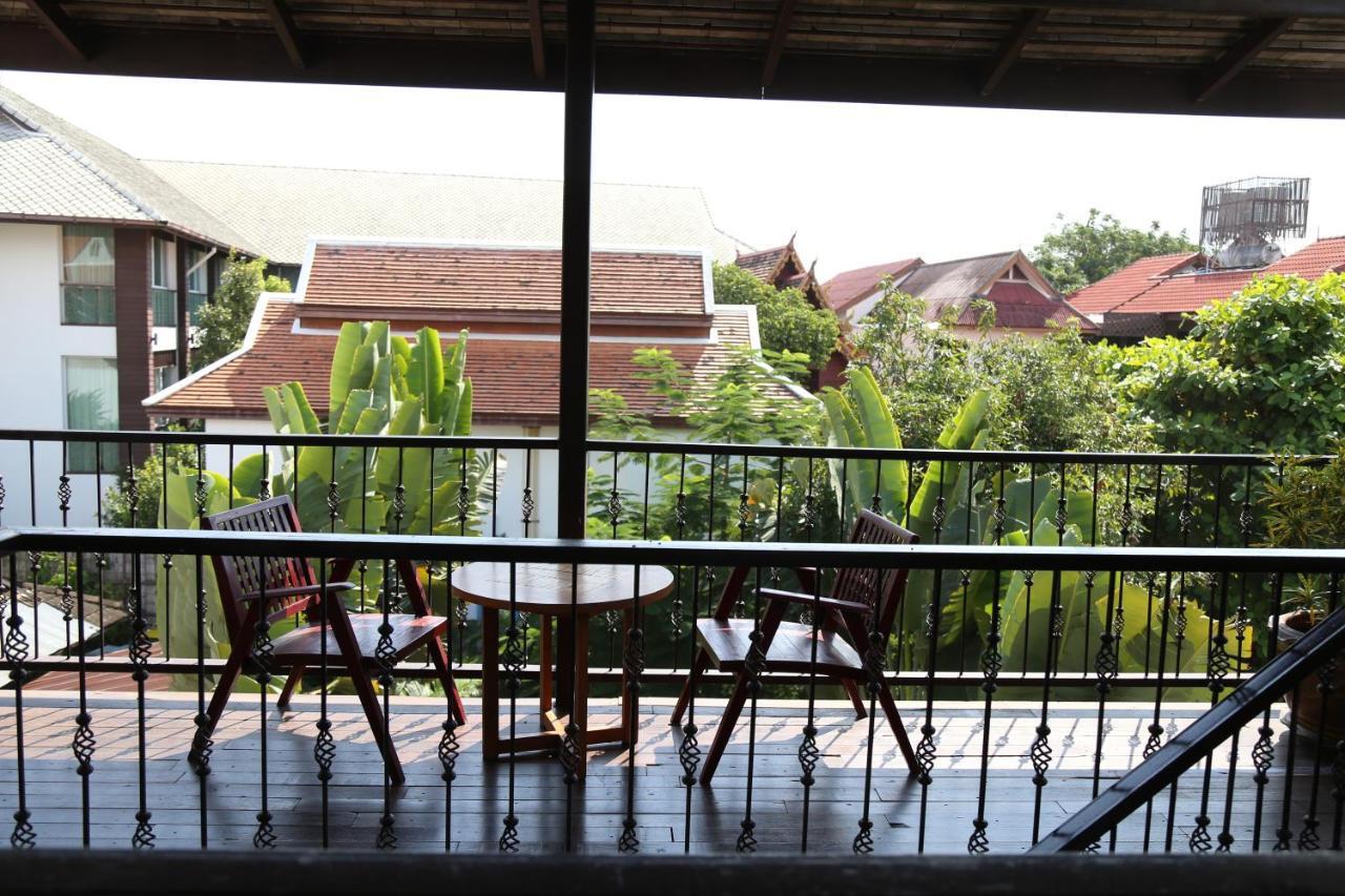 The Travellers Arms Hotel Chiang Mai Exterior photo